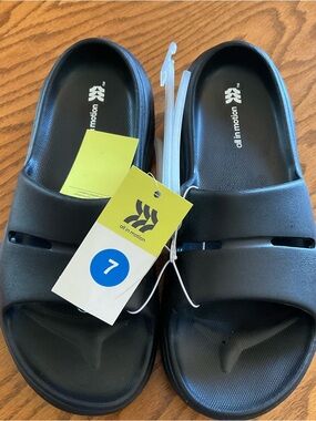 NWT All in Motion Easy Slip-On Sandals, Women’s Sz 7
